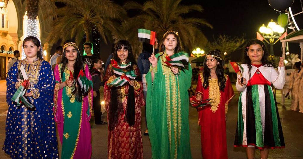 traditional emirati clothes