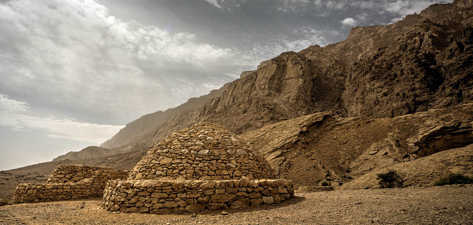 ancient tombs in jabel hafeet