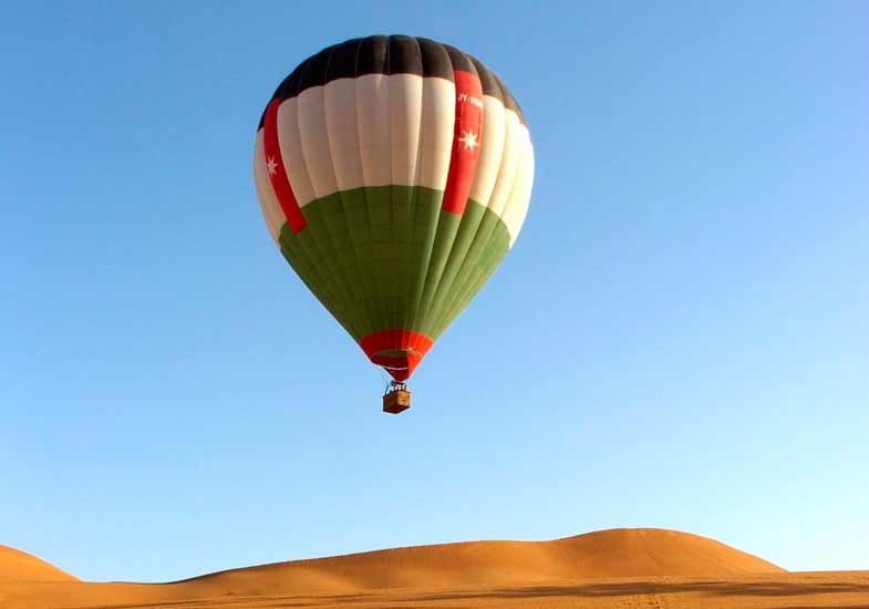Hot Air Balloon Ride is one of the memorable things to do in Dubai
