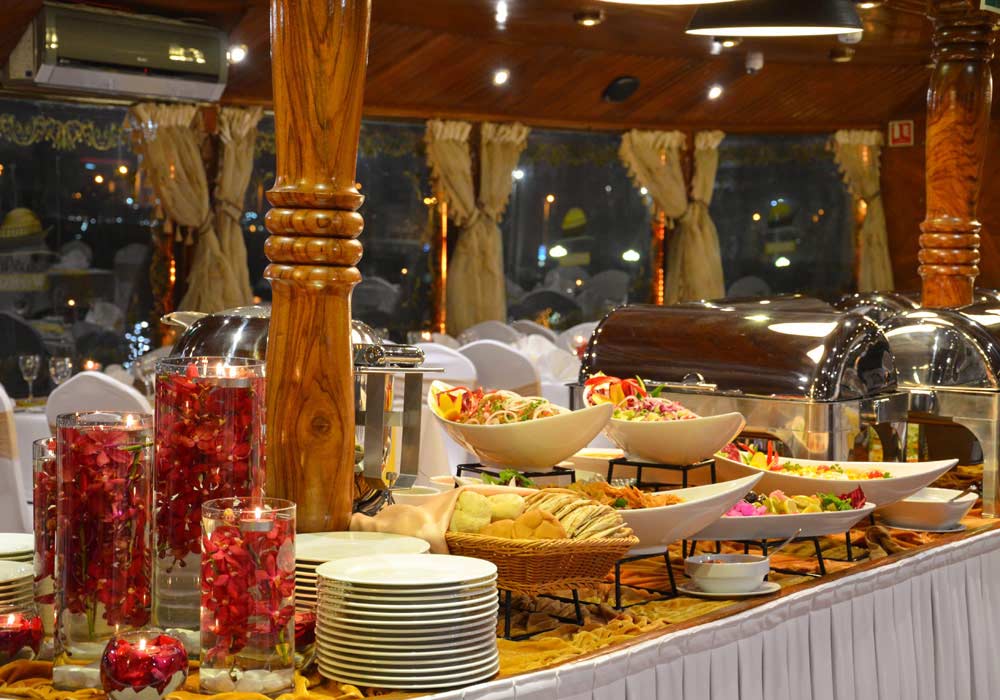 Satisfy yourself with the taste of mixed cuisines on Dhow Cruise