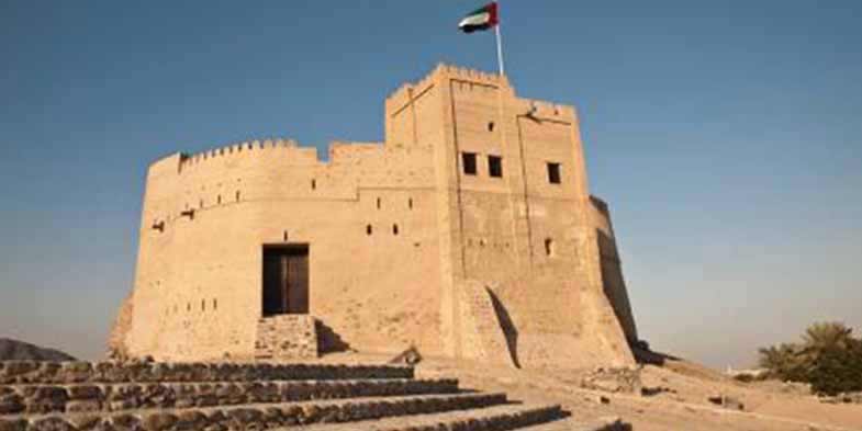 Visit the beautiful Fujairah Fort which is one of the oldest and largest castles in UAE