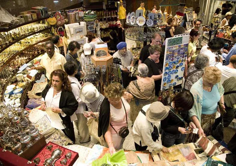 Shopping-At-Souk Dubai