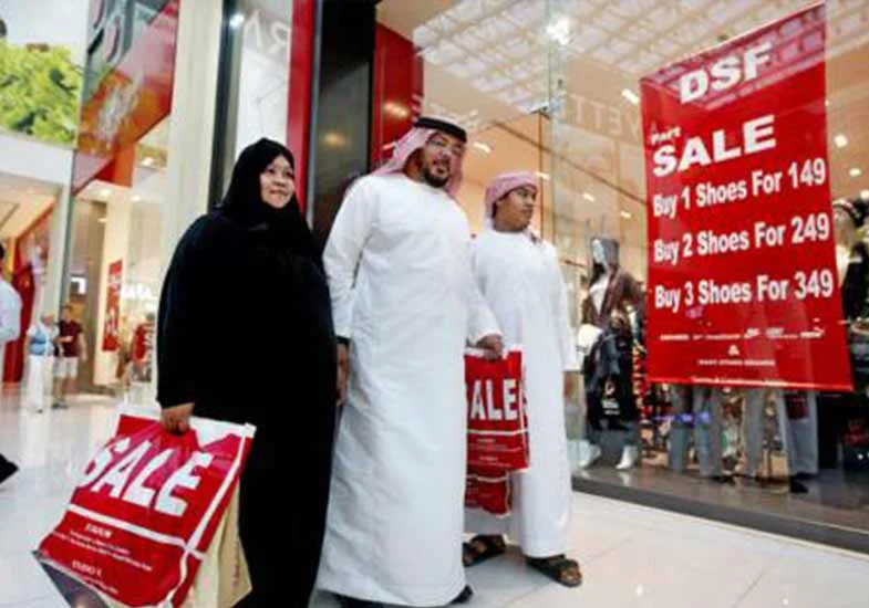 Family Shopping-Sale-at-Dubai-Malls